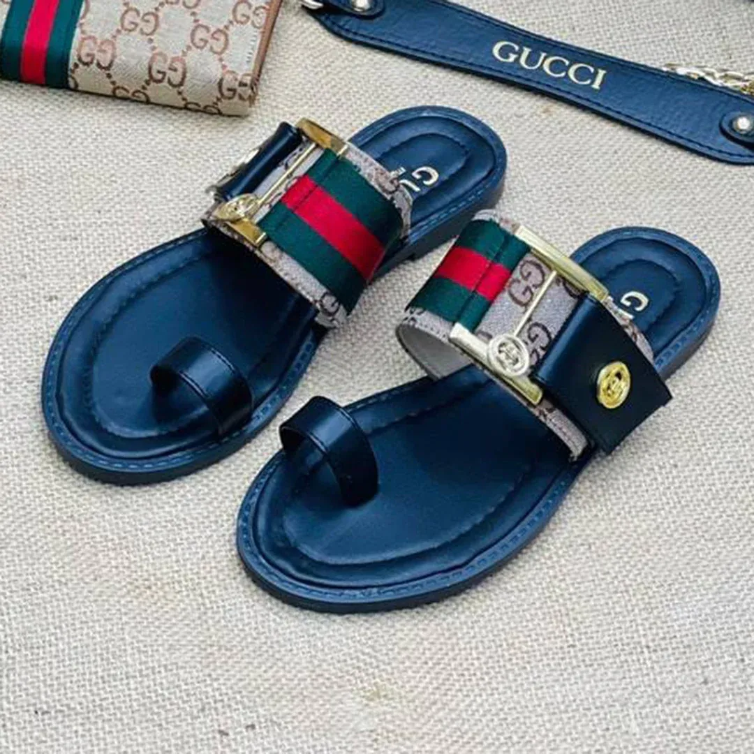 New fashion and versatile vintage sandals