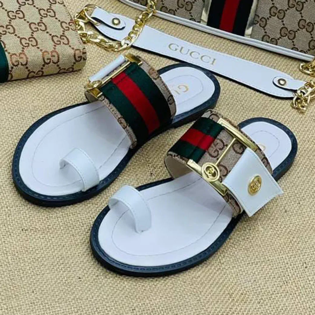 New fashion and versatile vintage sandals