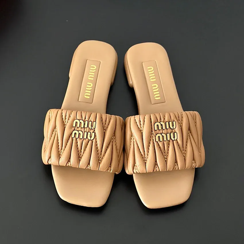New flat bottom lambskin sandals and slippers