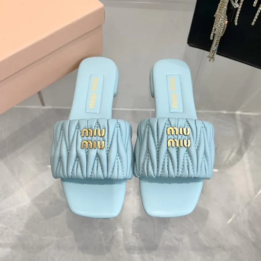 New flat bottom lambskin sandals and slippers