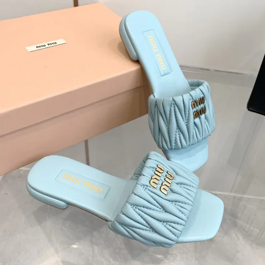 New flat bottom lambskin sandals and slippers