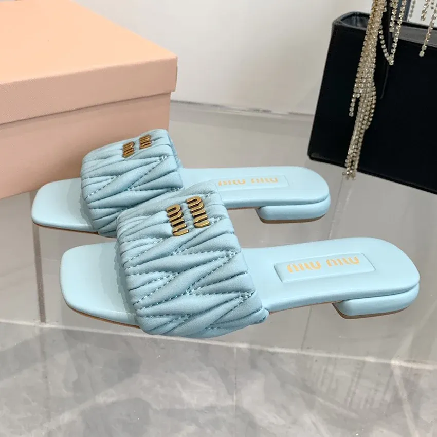 New flat bottom lambskin sandals and slippers