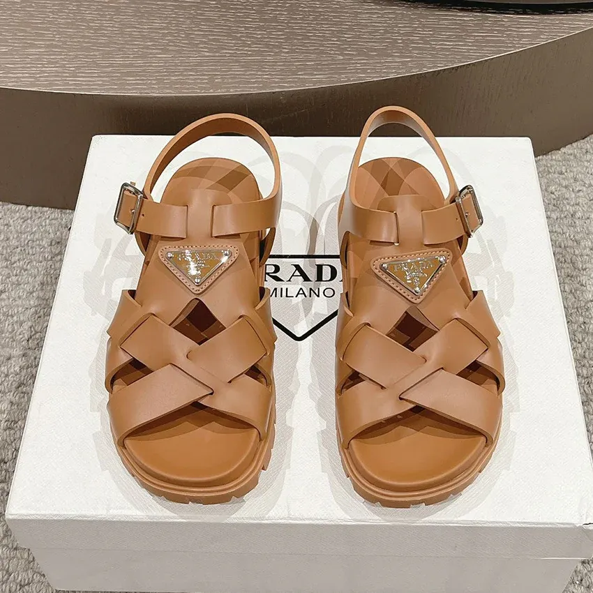 New Fashion Versatile Sandals