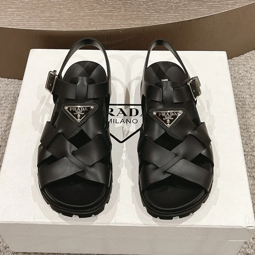 New Fashion Versatile Sandals