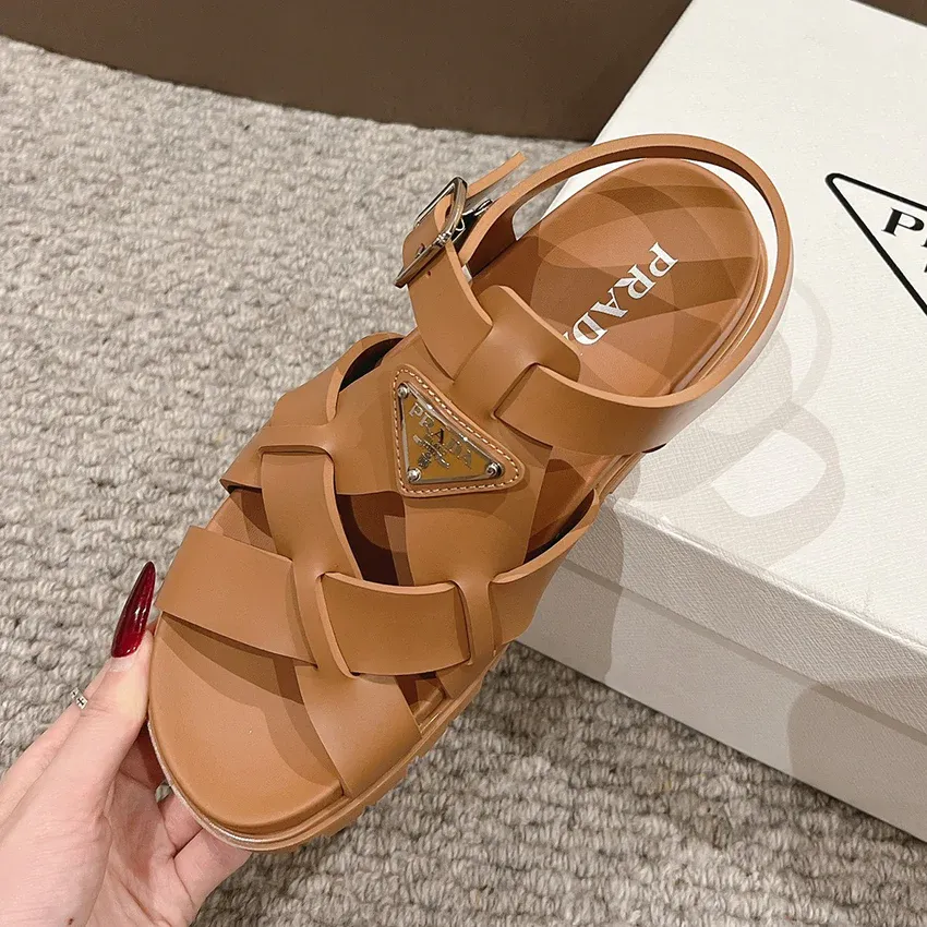 New Fashion Versatile Sandals