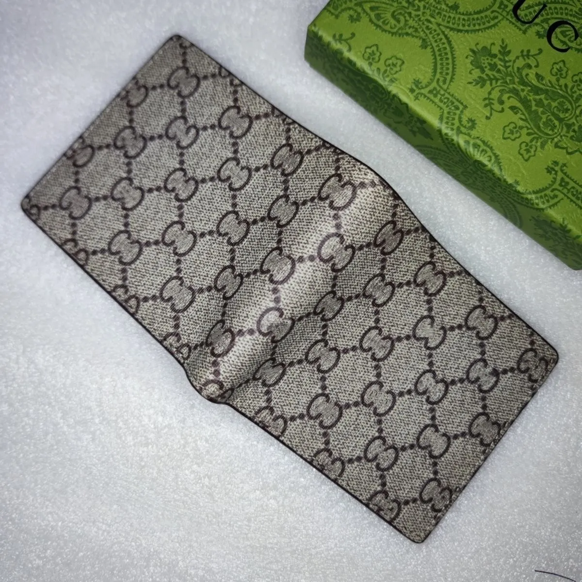 Men's pure leather fold wallet, imported cowhide embossed feel level one.