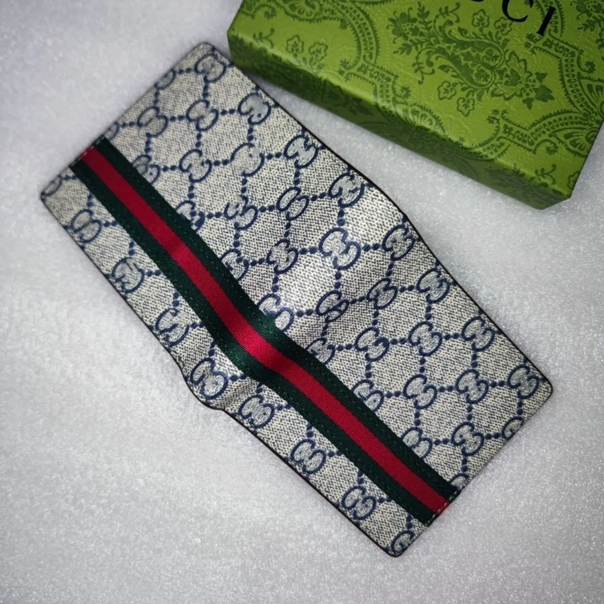 Men's pure leather fold wallet, imported cowhide embossed feel level one.