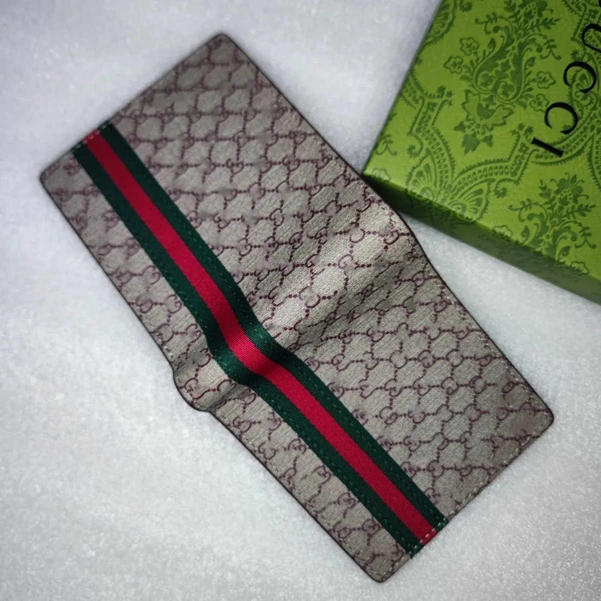 Men's pure leather fold wallet, imported cowhide embossed feel level one.