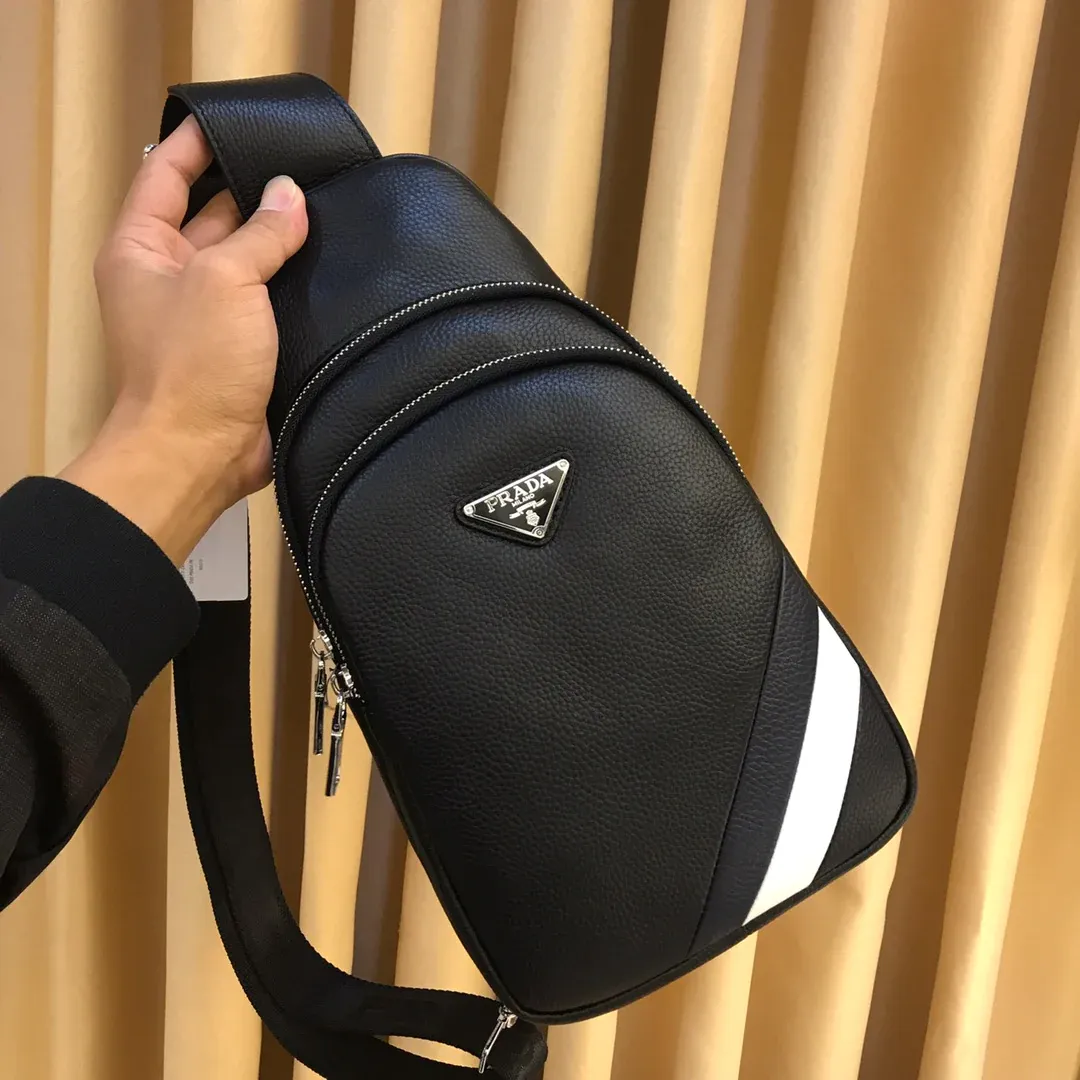 New men's versatile chest bag