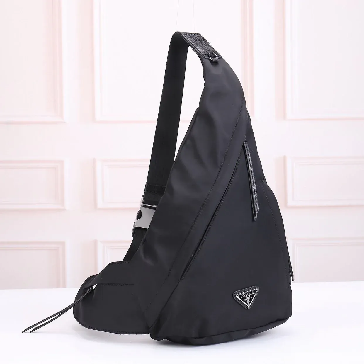New fashionable and versatile men's chest bag