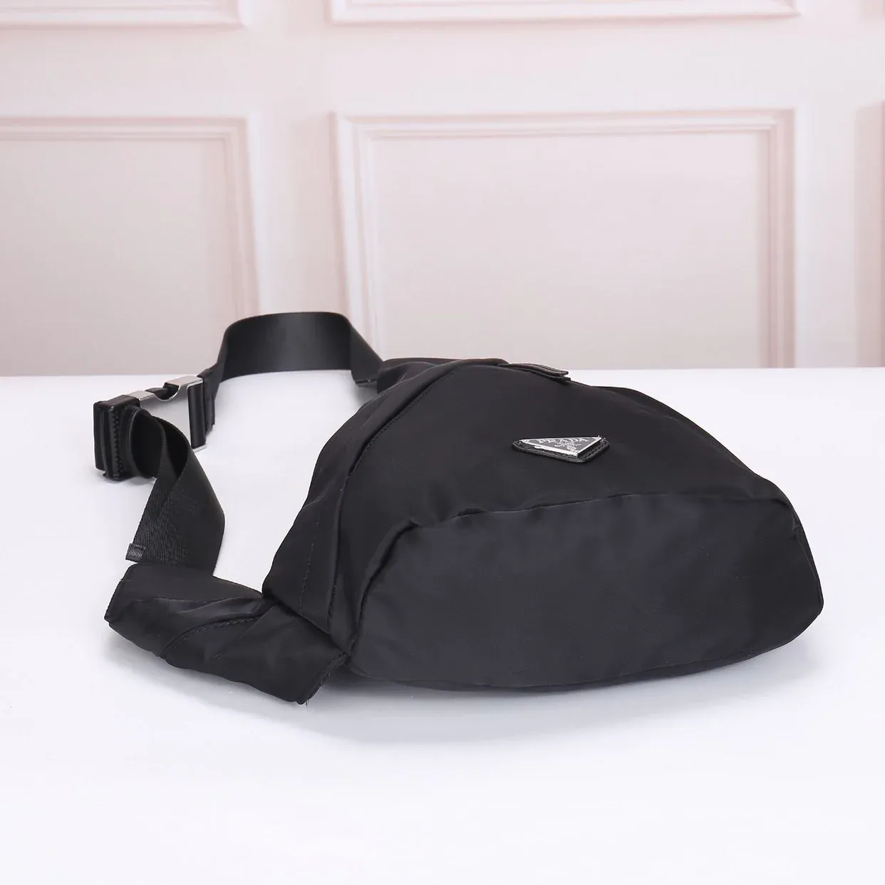 New fashionable and versatile men's chest bag