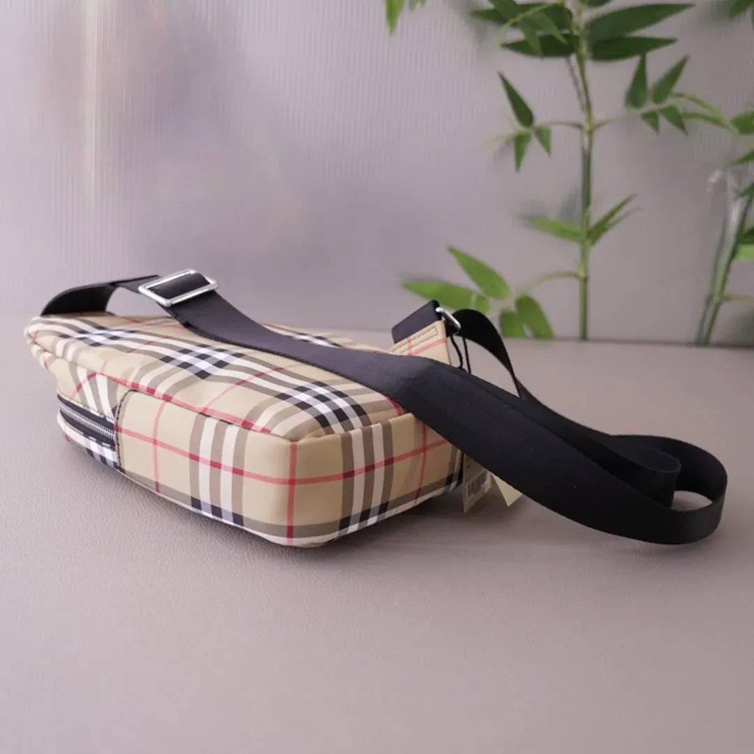 New fashionable and versatile men's chest bag