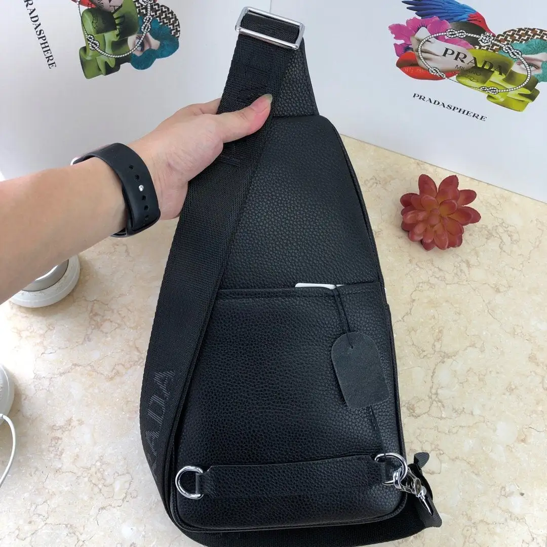 New Fashion Versatile Cowhide Chest Bag