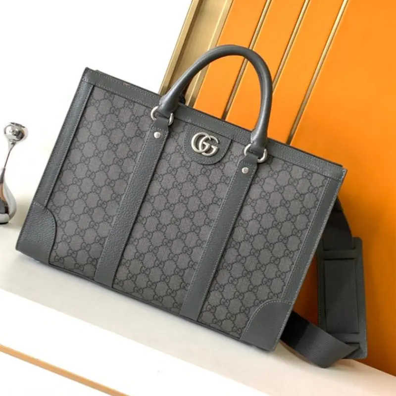 Fashion and versatile large capacity leisure bag