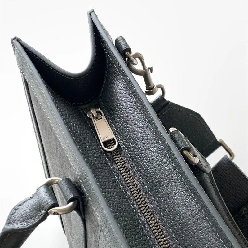 Fashion and versatile large capacity leisure bag