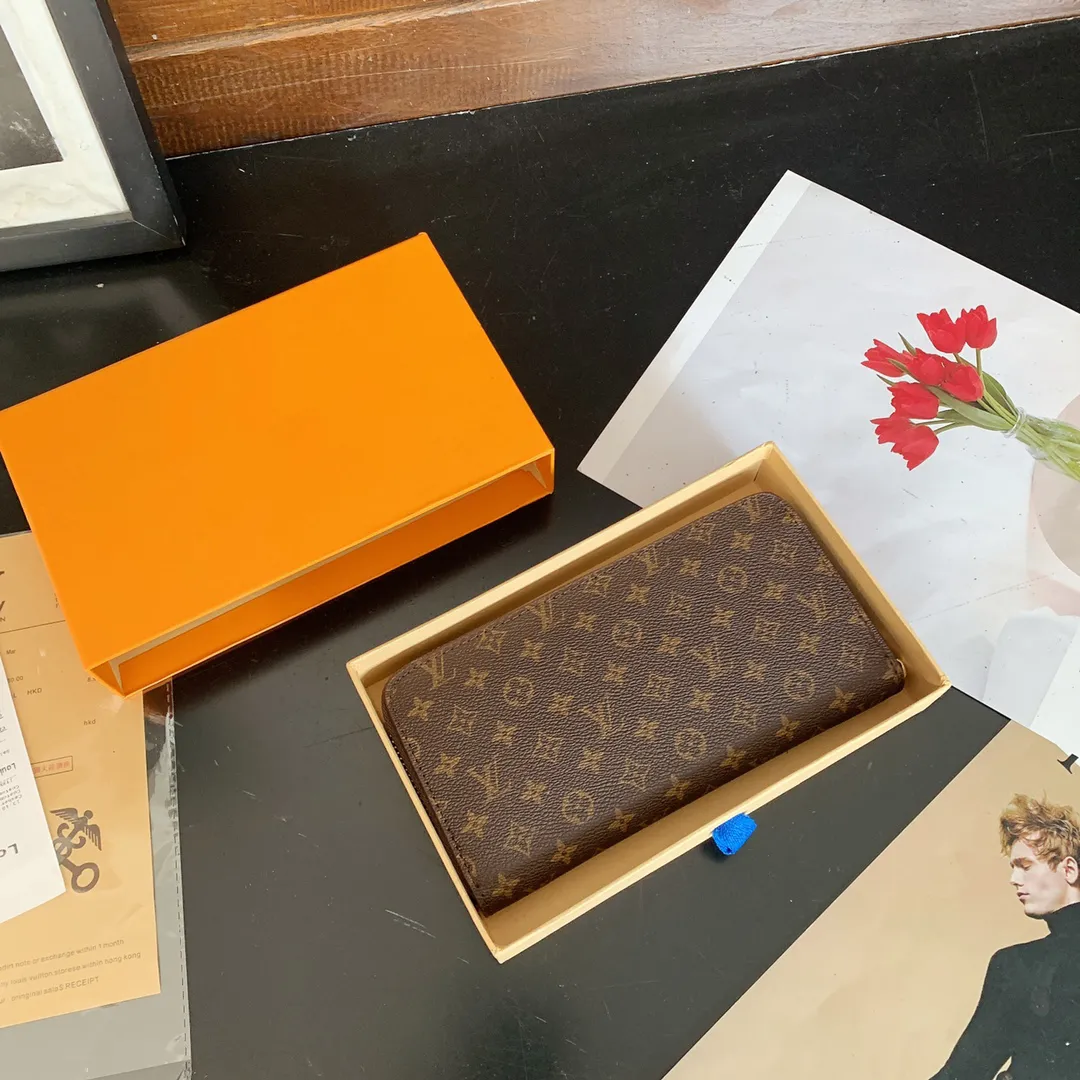 Men's and Women's Fashion Trend Wallets