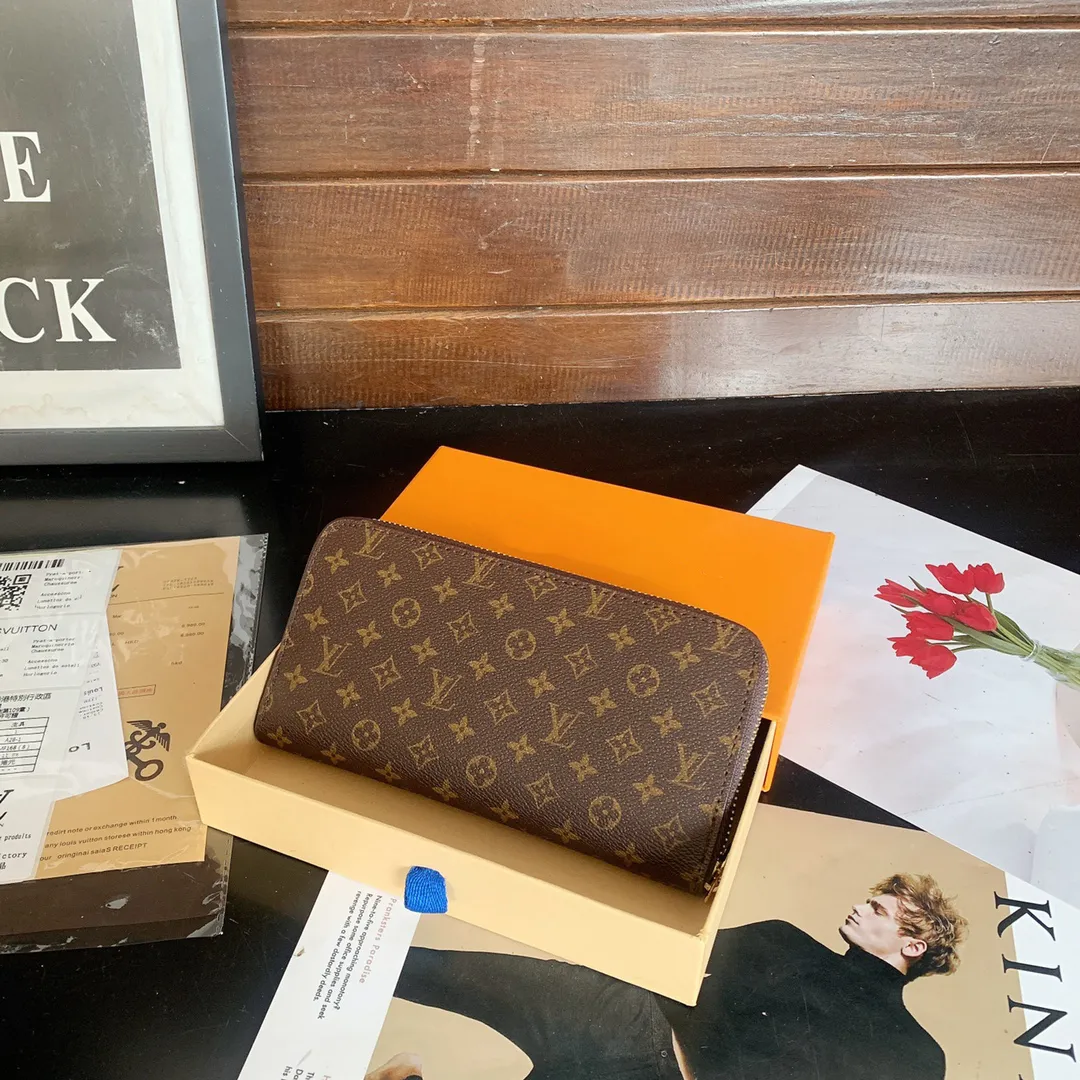 Men's and Women's Fashion Trend Wallets