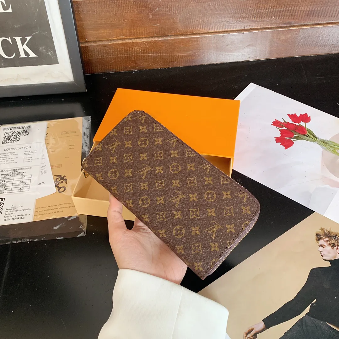 Men's and Women's Fashion Trend Wallets