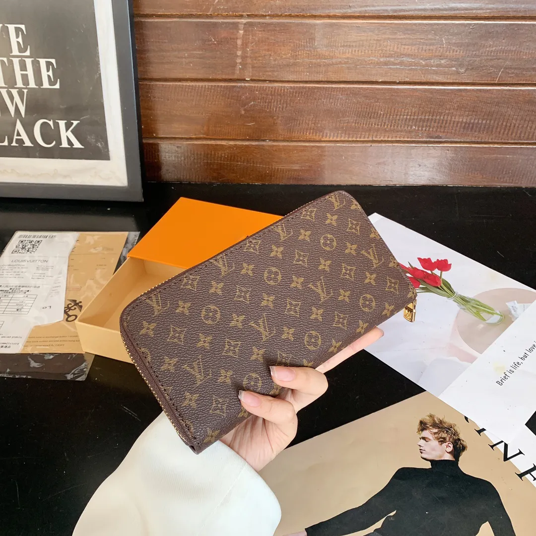 Men's and Women's Fashion Trend Wallets