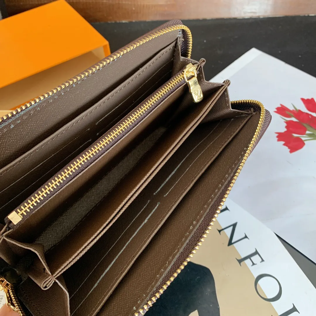 Men's and Women's Fashion Trend Wallets