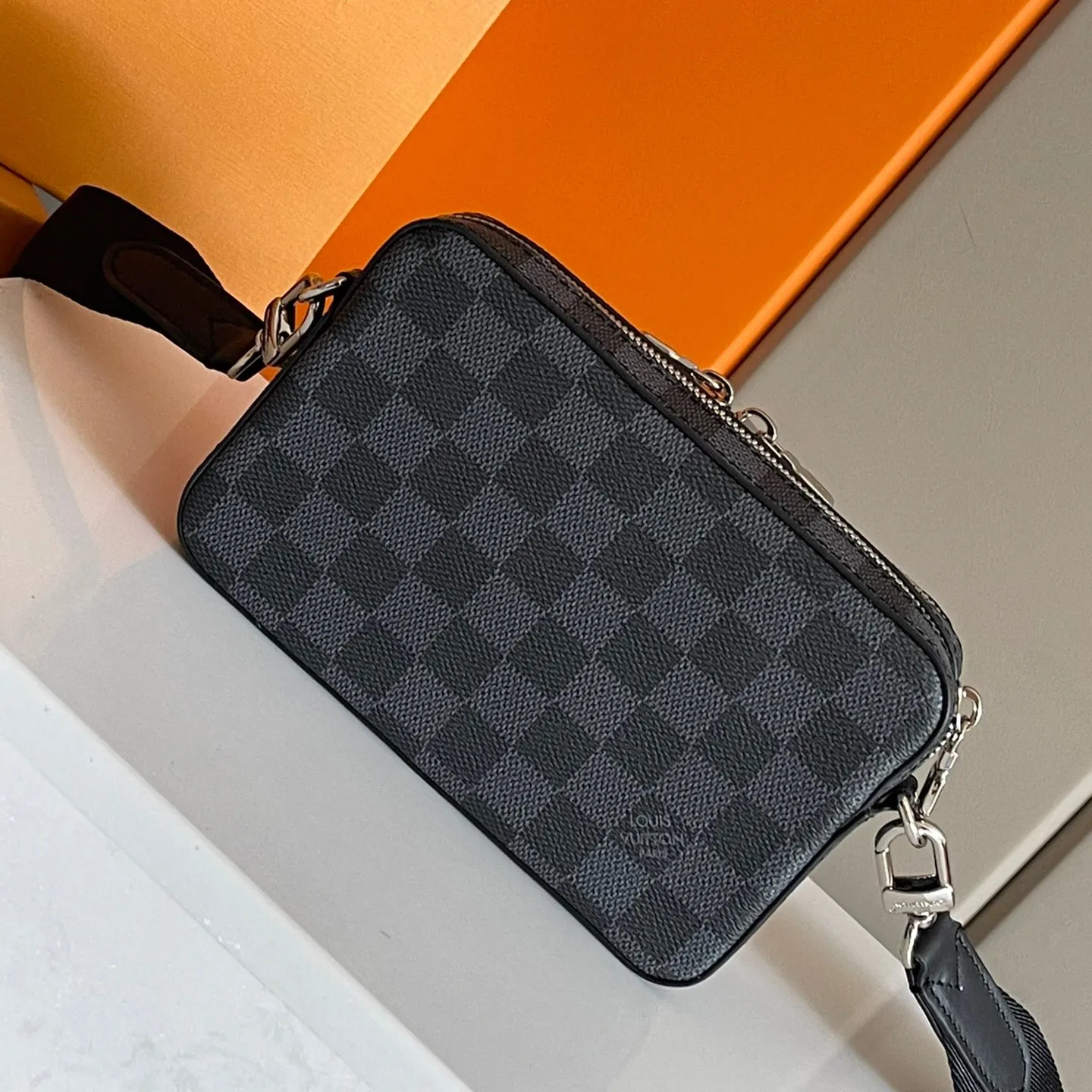 New men's fashion hot sale all-match messenger bag