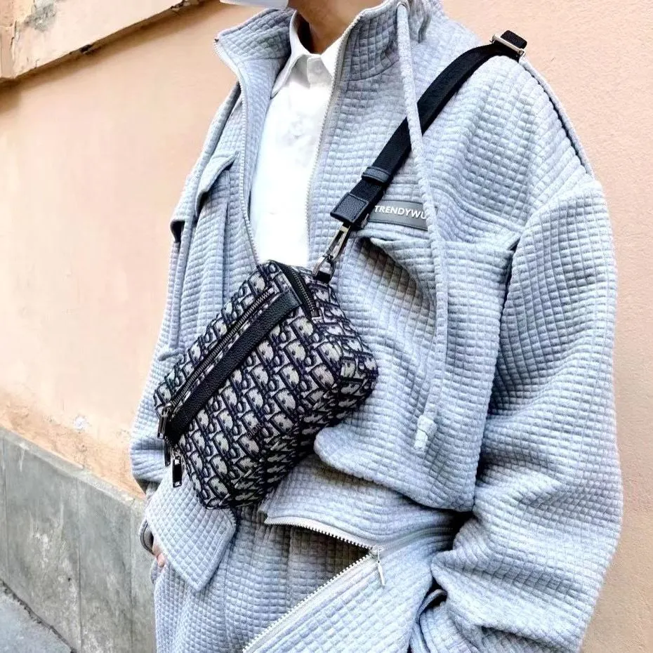 Fashionable and trendy casual shoulder bag