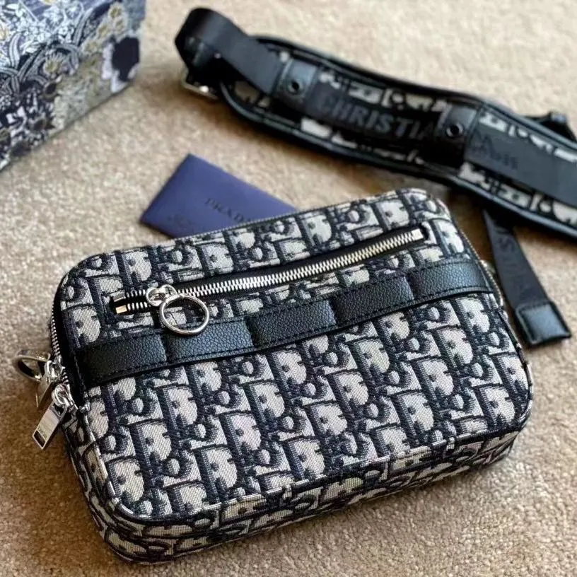 Fashionable and trendy casual shoulder bag