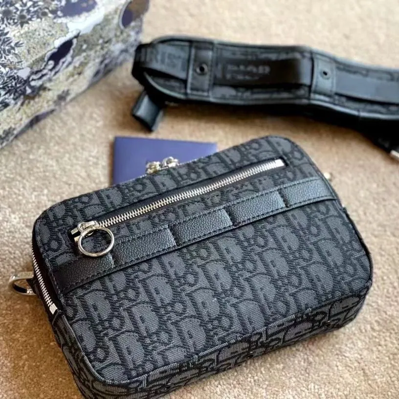 Fashionable and trendy casual shoulder bag