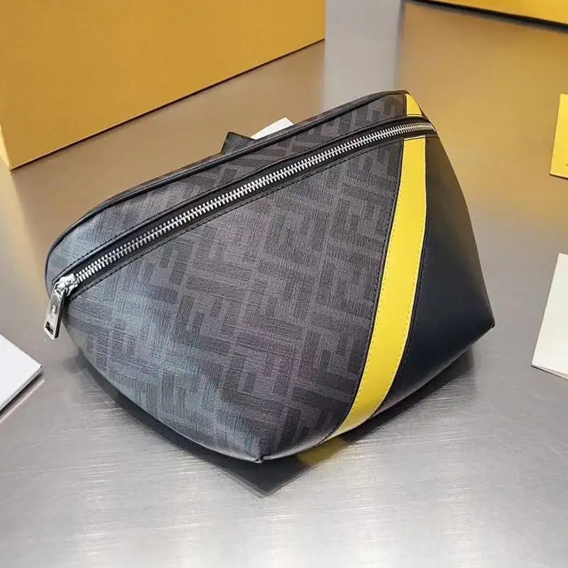 Men's backpack with large capacity and versatility