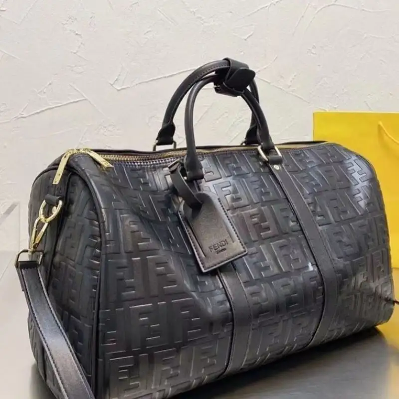 Men's backpack with large capacity and versatility