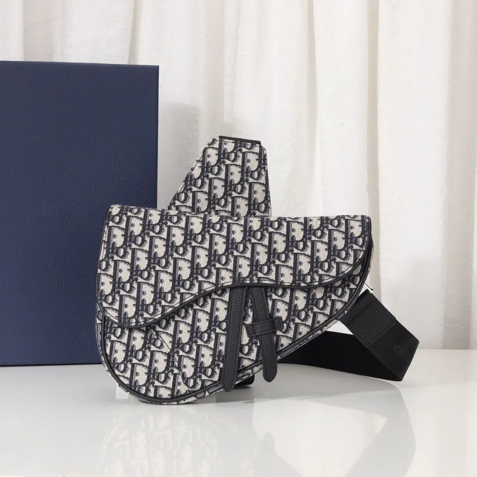 New men's crossbody saddle bag