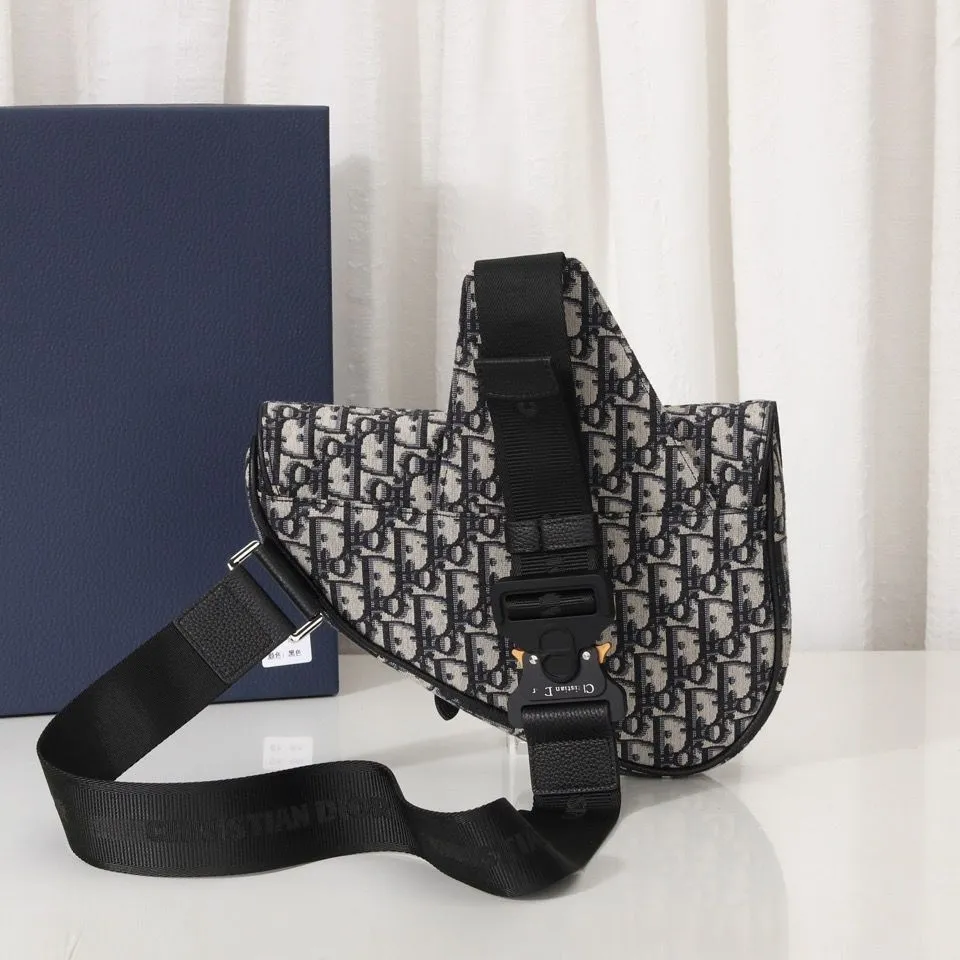 New men's crossbody saddle bag