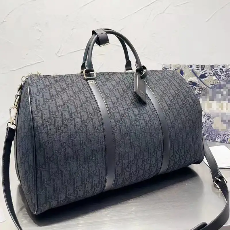 Men's large capacity travel handbag