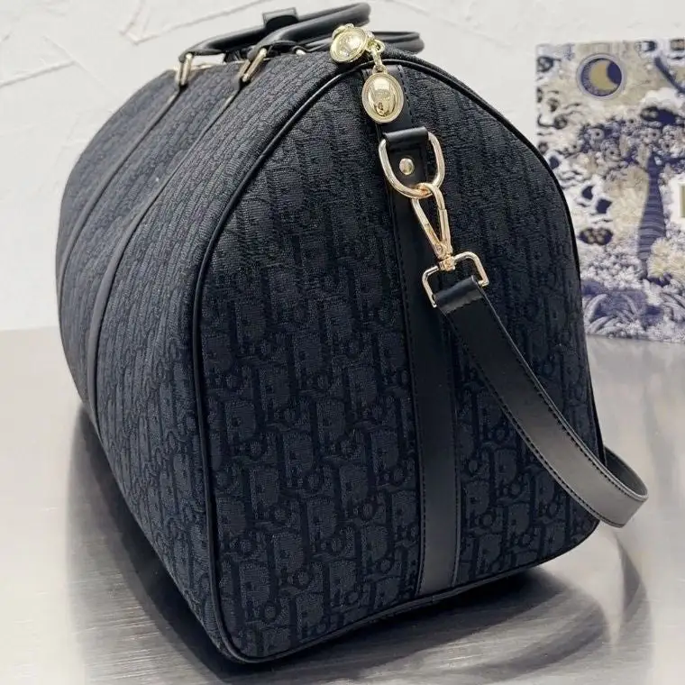 Men's large capacity travel handbag