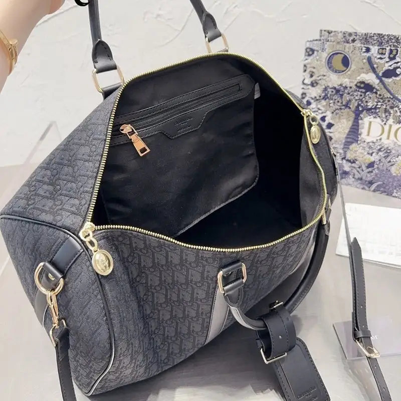 Men's large capacity travel handbag