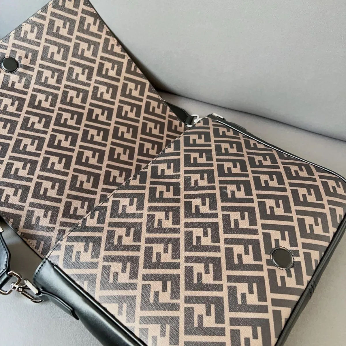 Fashionable and versatile casual high-end men's bag