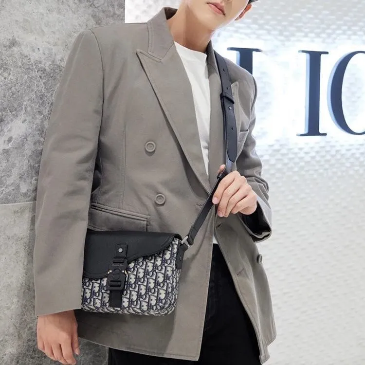 New men's crossbody saddle bag