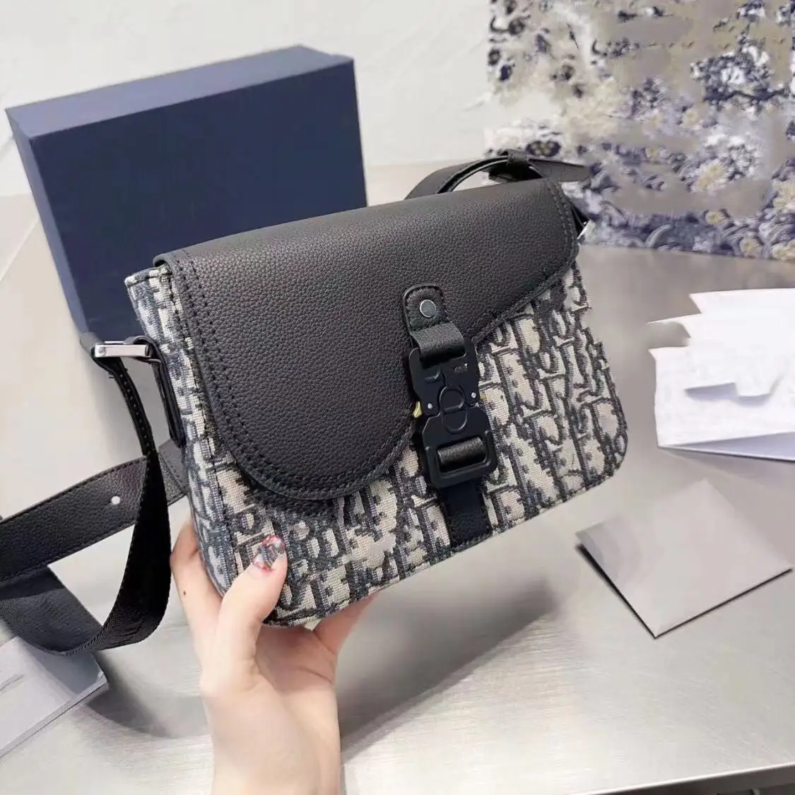 New men's crossbody saddle bag