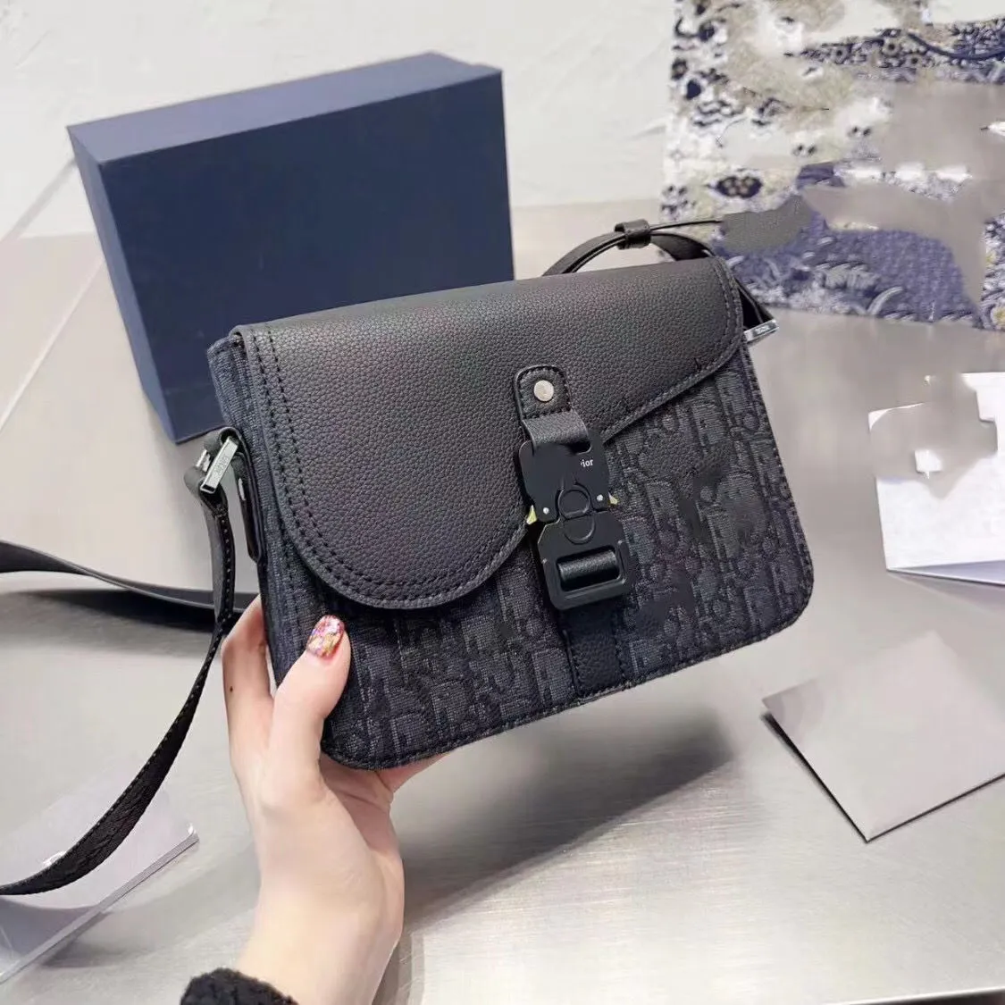 New men's crossbody saddle bag