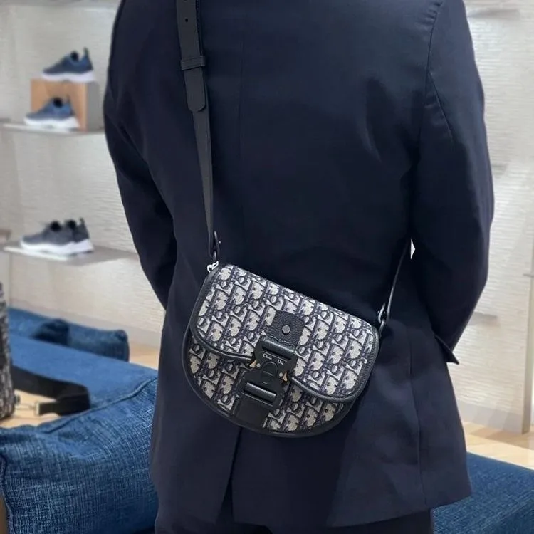 New men's crossbody saddle bag