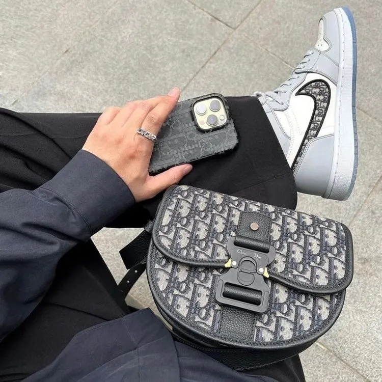 New men's crossbody saddle bag