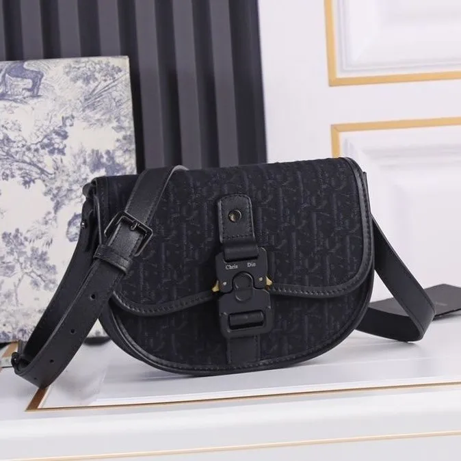 New men's crossbody saddle bag