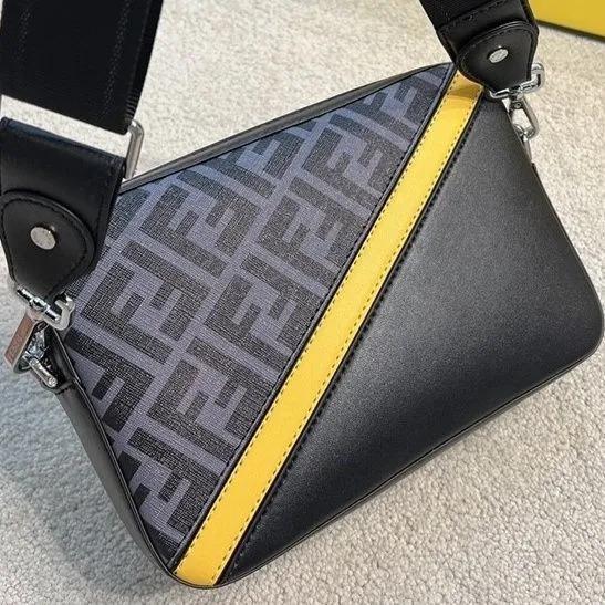Fashionable leather crossbody color blocking bag