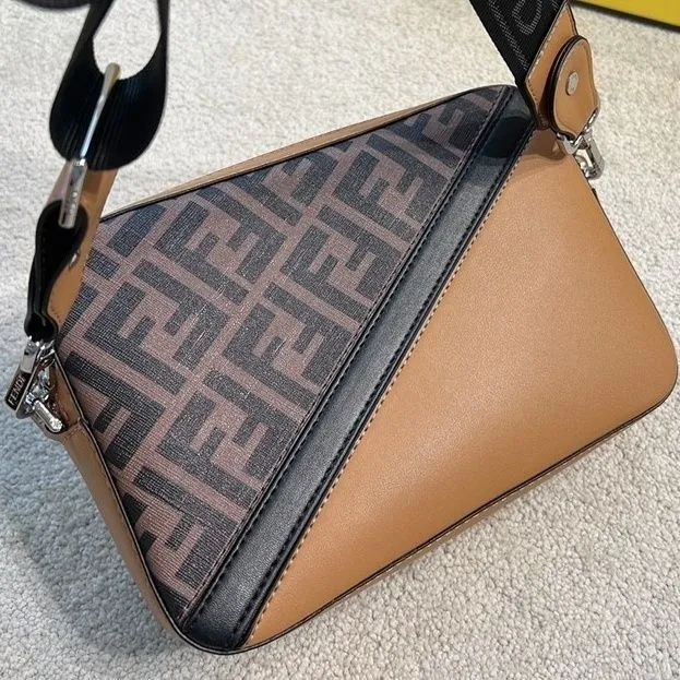 Fashionable leather crossbody color blocking bag