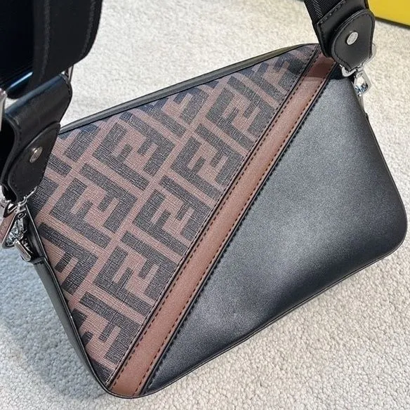 Fashionable leather crossbody color blocking bag