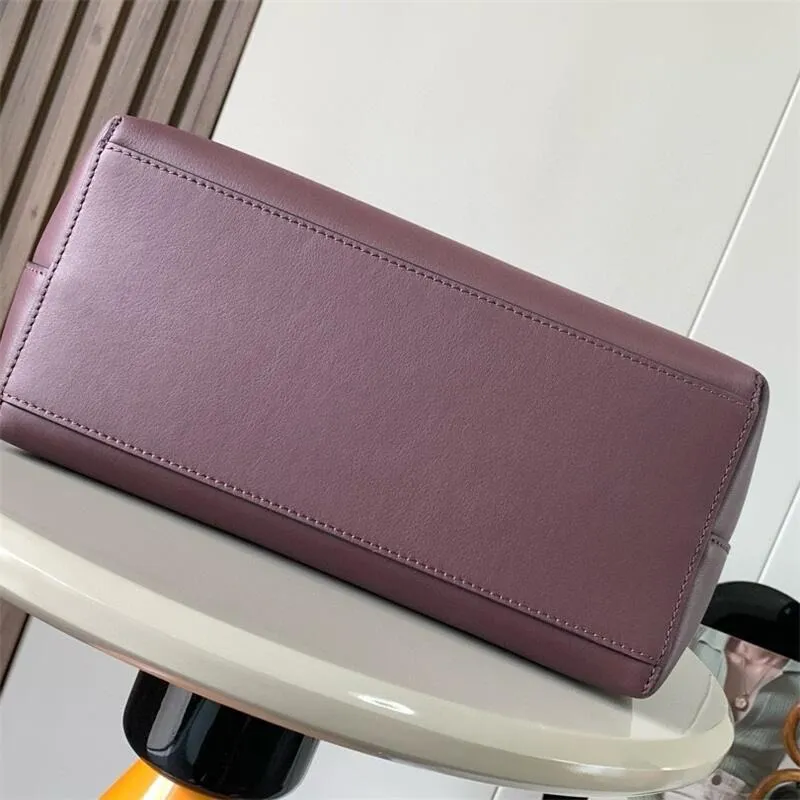 Anagram Medium Leather Tote Bag