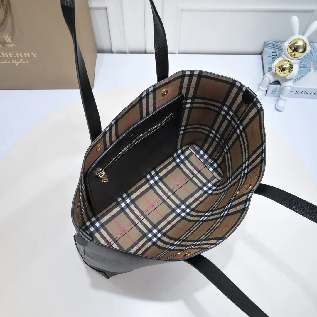 New embossed badge tote bag