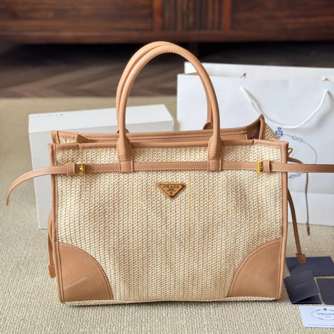 Lus soft straw tote bag