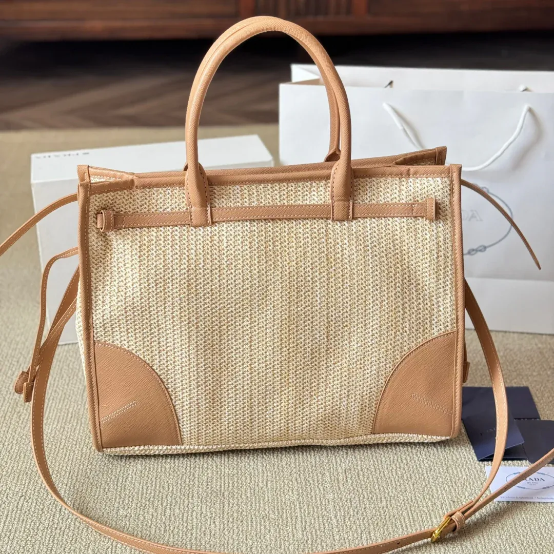 Lus soft straw tote bag