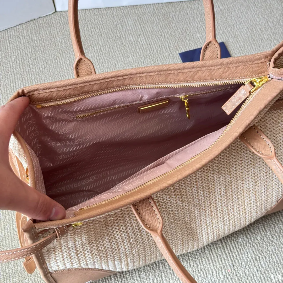 Lus soft straw tote bag